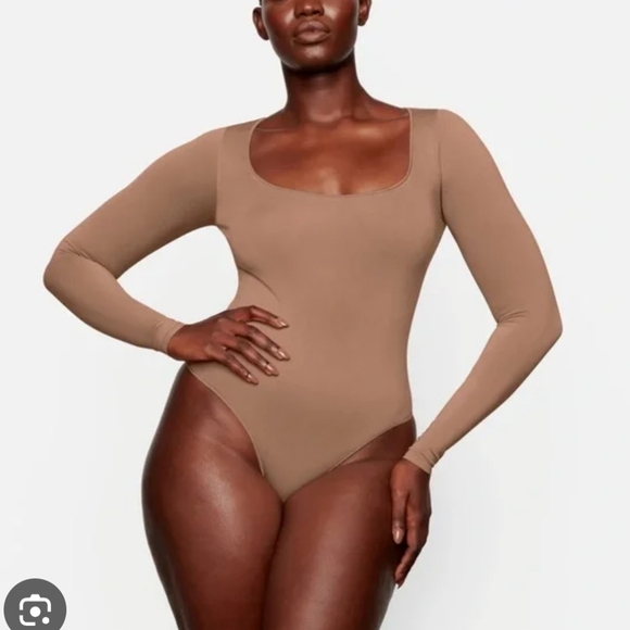 SKIMS ESSENTIAL SCOOP NECK BROWN BODYSUIT S Belly Sculpt Long Sleeve Y2K - Picture 1 of 9